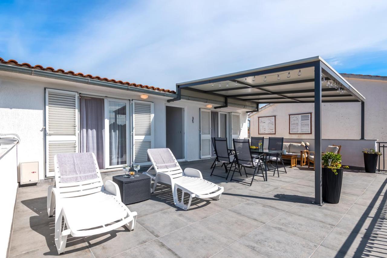 Apartment And Rooms Dalmatiko Водице Екстериор снимка