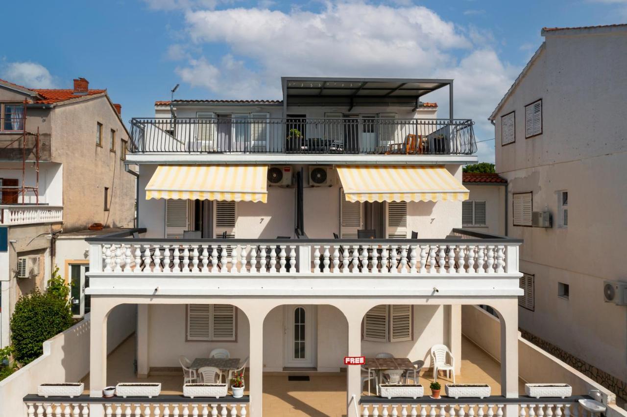 Apartment And Rooms Dalmatiko Водице Екстериор снимка