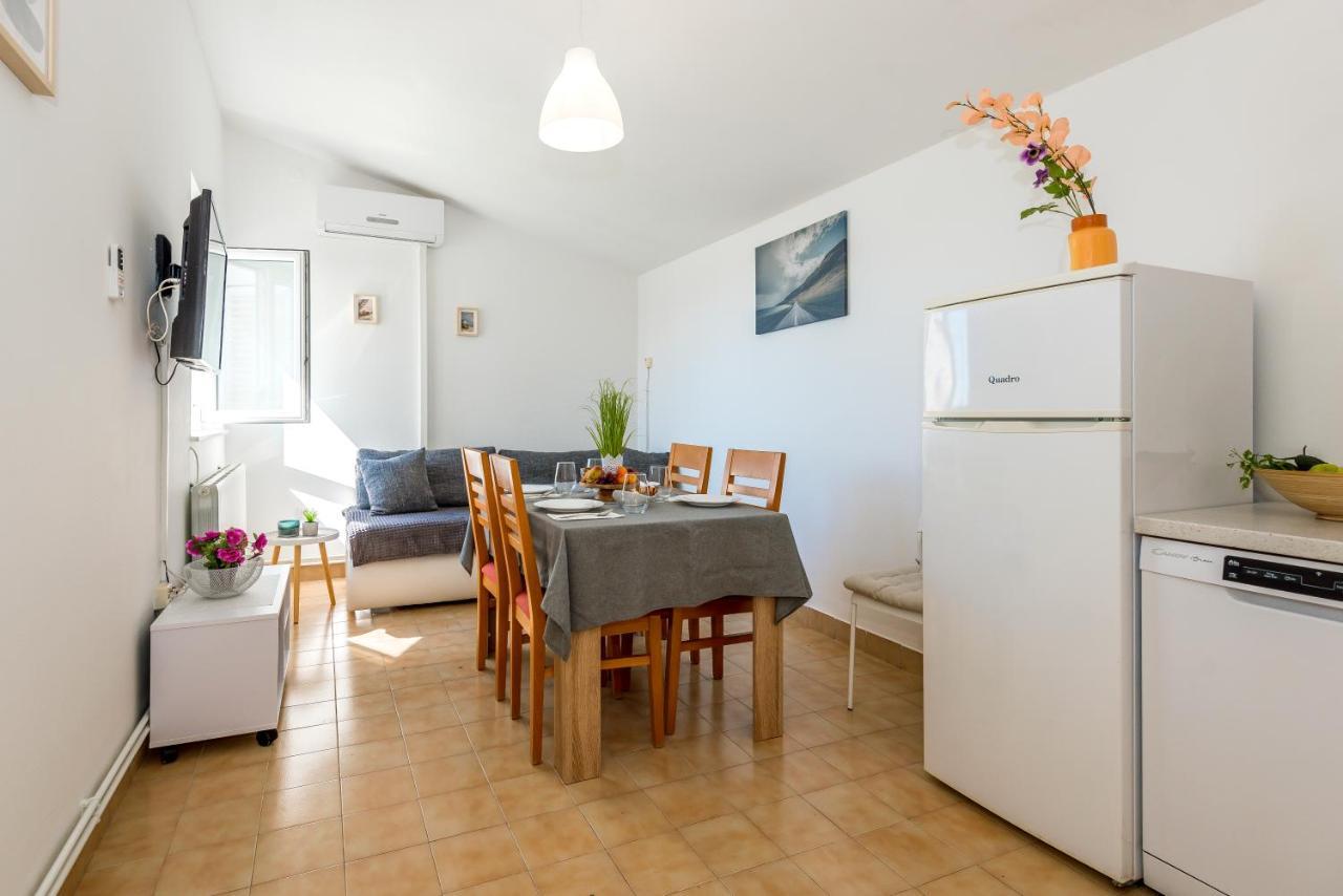 Apartment And Rooms Dalmatiko Водице Екстериор снимка