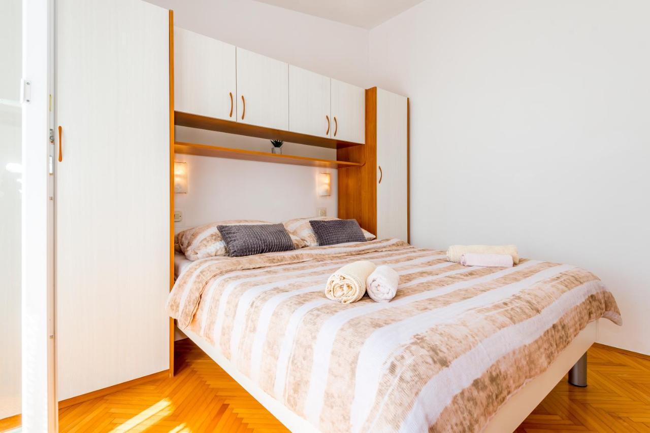 Apartment And Rooms Dalmatiko Водице Екстериор снимка
