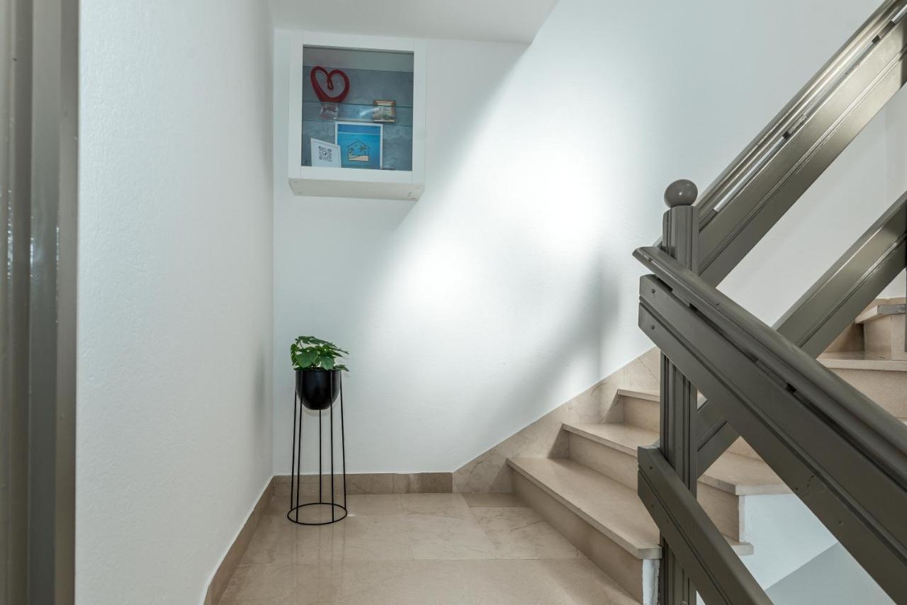 Apartment And Rooms Dalmatiko Водице Екстериор снимка