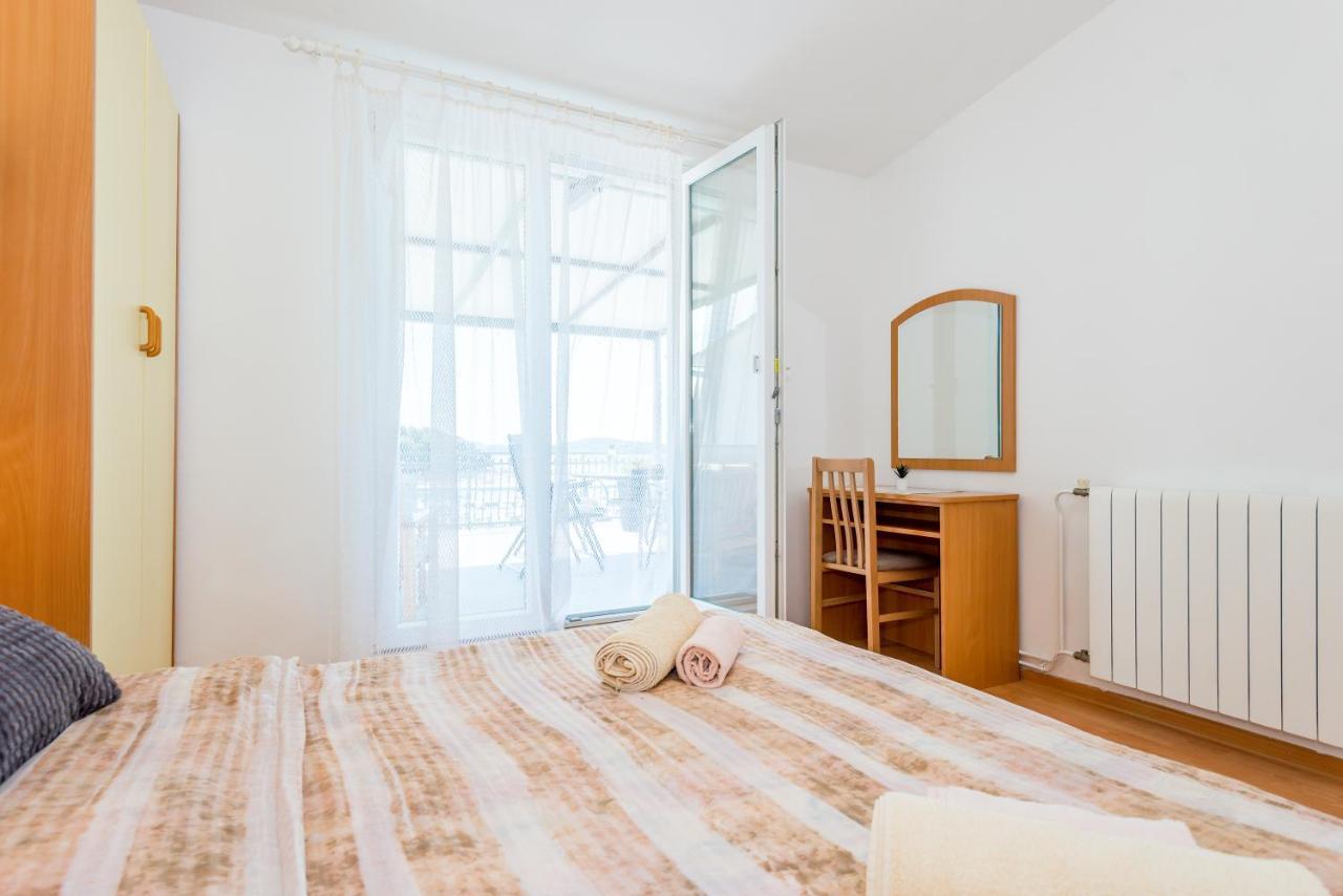 Apartment And Rooms Dalmatiko Водице Екстериор снимка