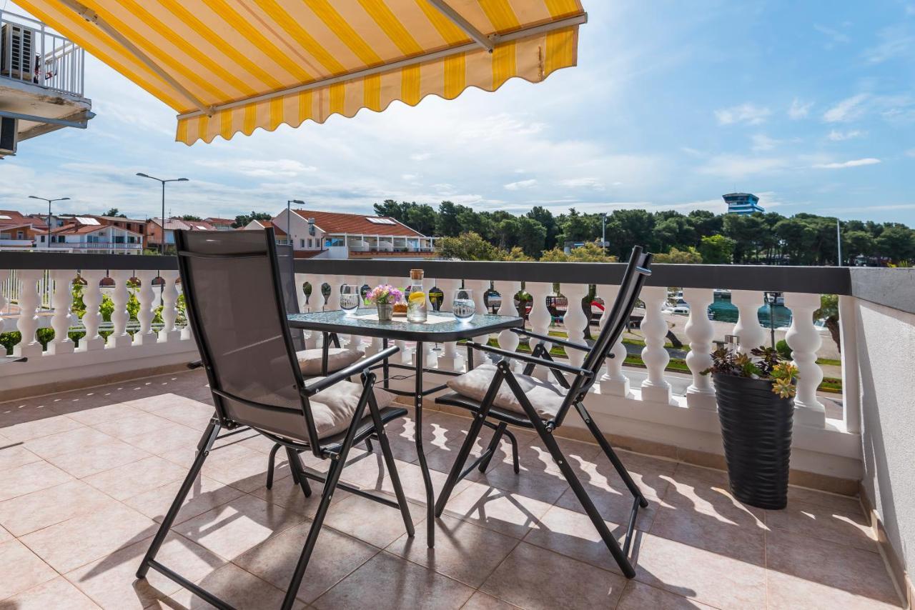 Apartment And Rooms Dalmatiko Водице Екстериор снимка