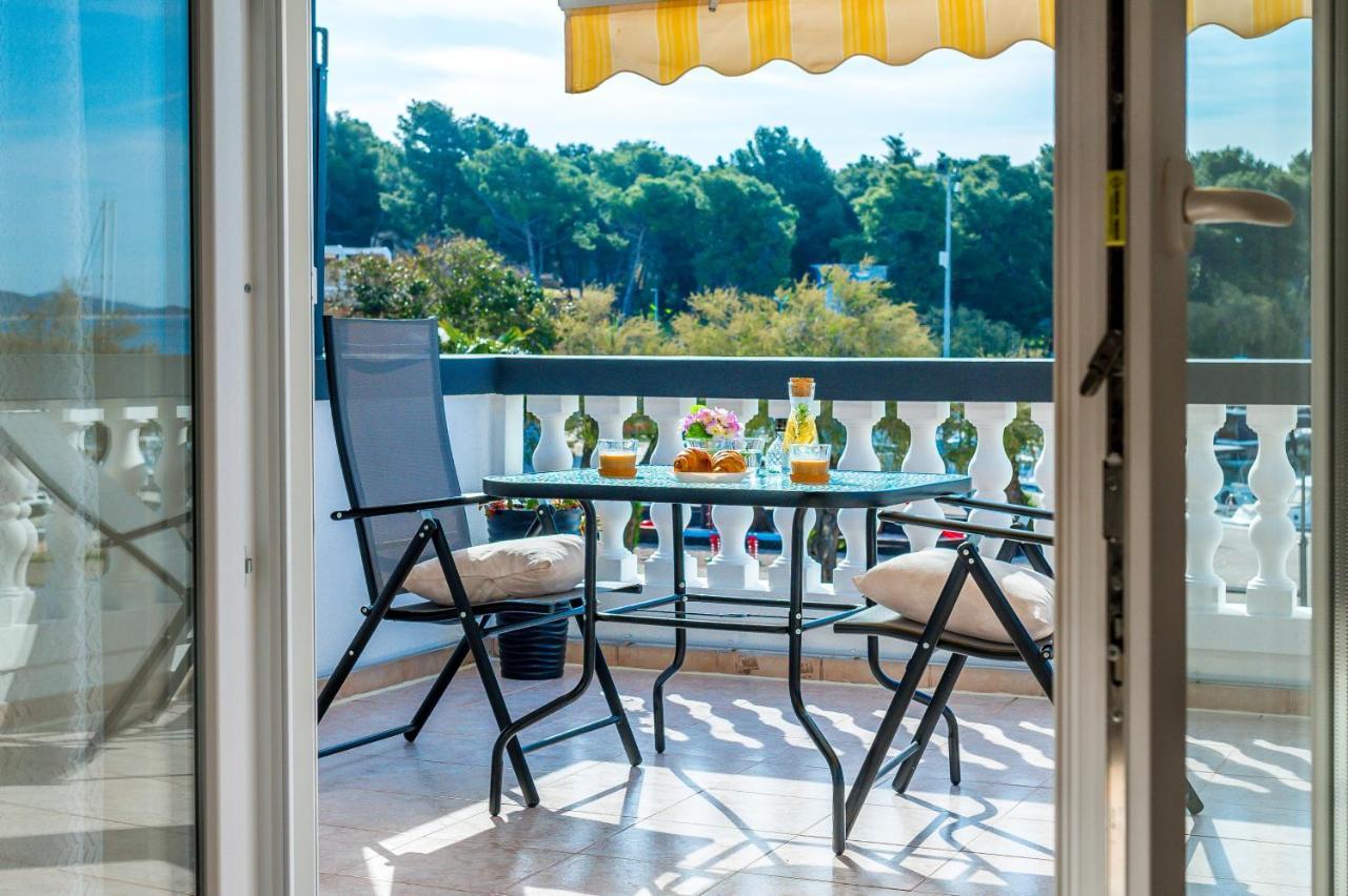 Apartment And Rooms Dalmatiko Водице Екстериор снимка