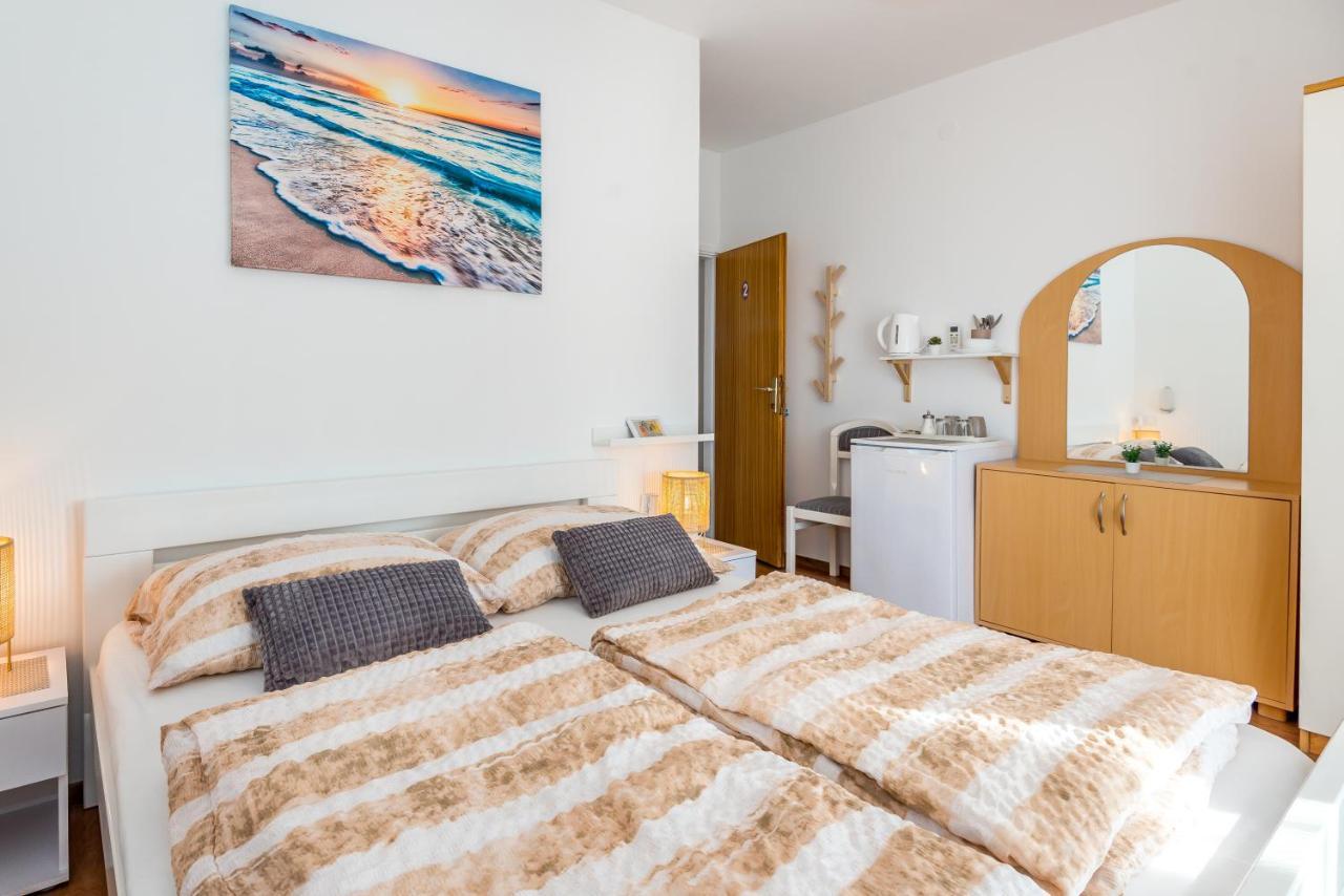 Apartment And Rooms Dalmatiko Водице Екстериор снимка