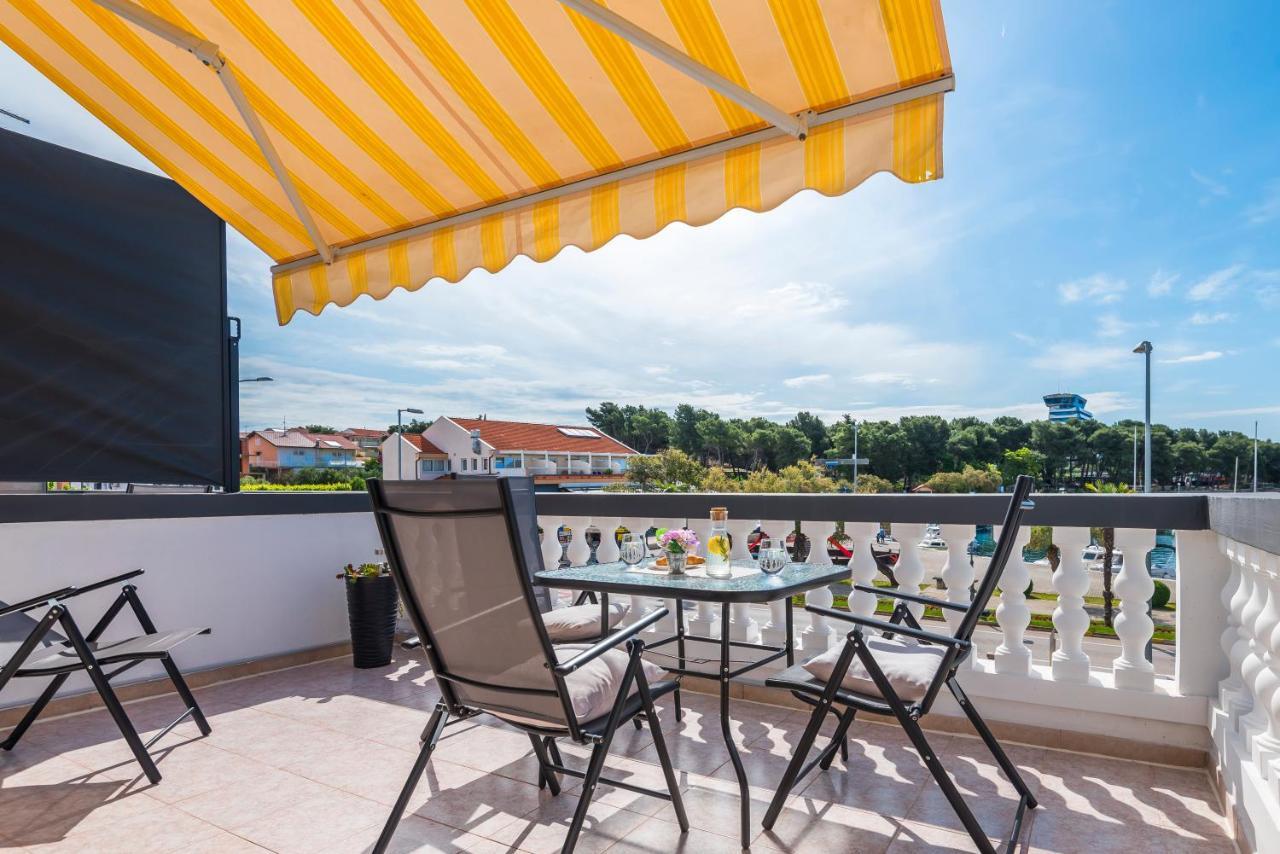 Apartment And Rooms Dalmatiko Водице Екстериор снимка