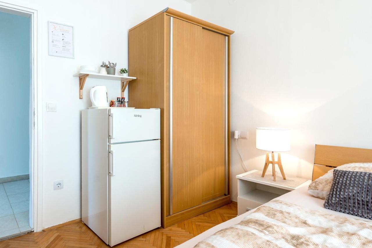 Apartment And Rooms Dalmatiko Водице Екстериор снимка