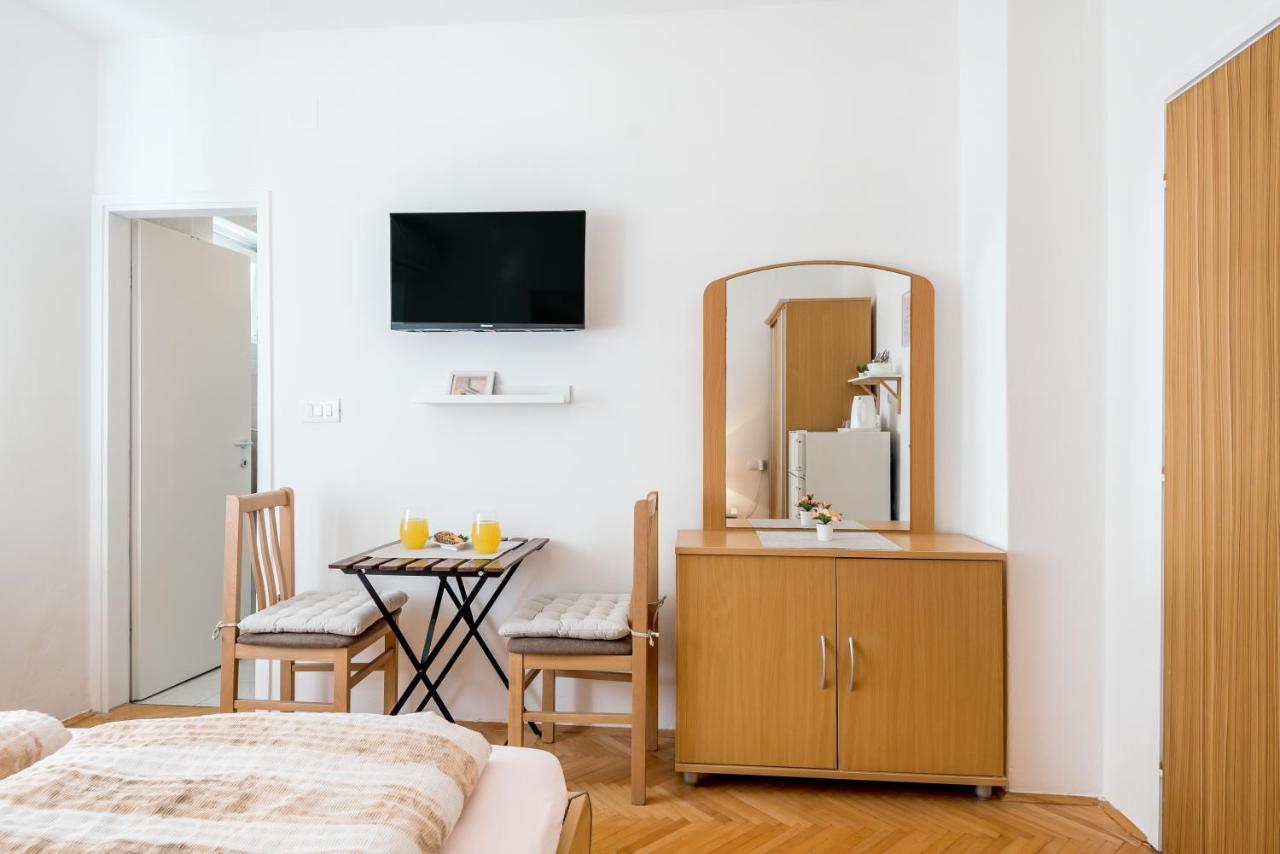 Apartment And Rooms Dalmatiko Водице Екстериор снимка