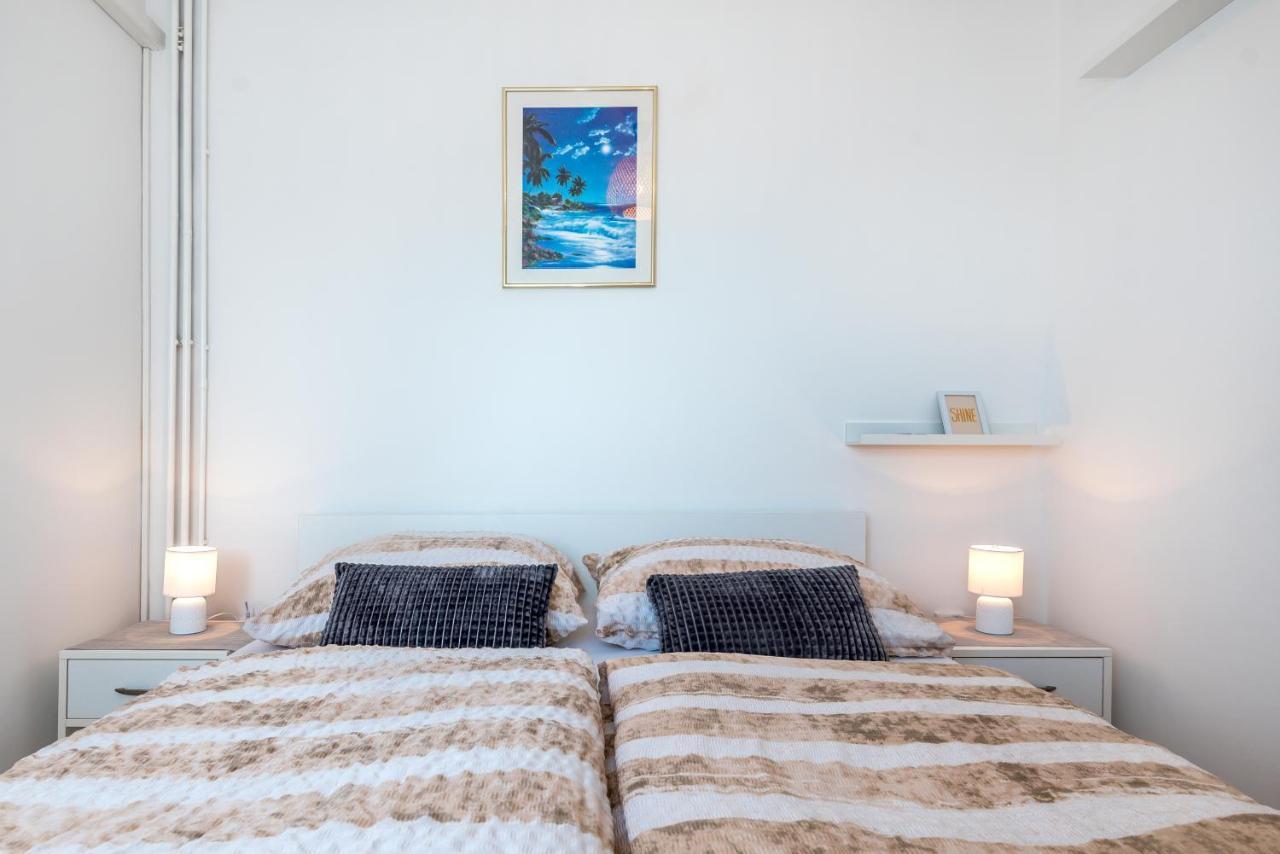 Apartment And Rooms Dalmatiko Водице Екстериор снимка